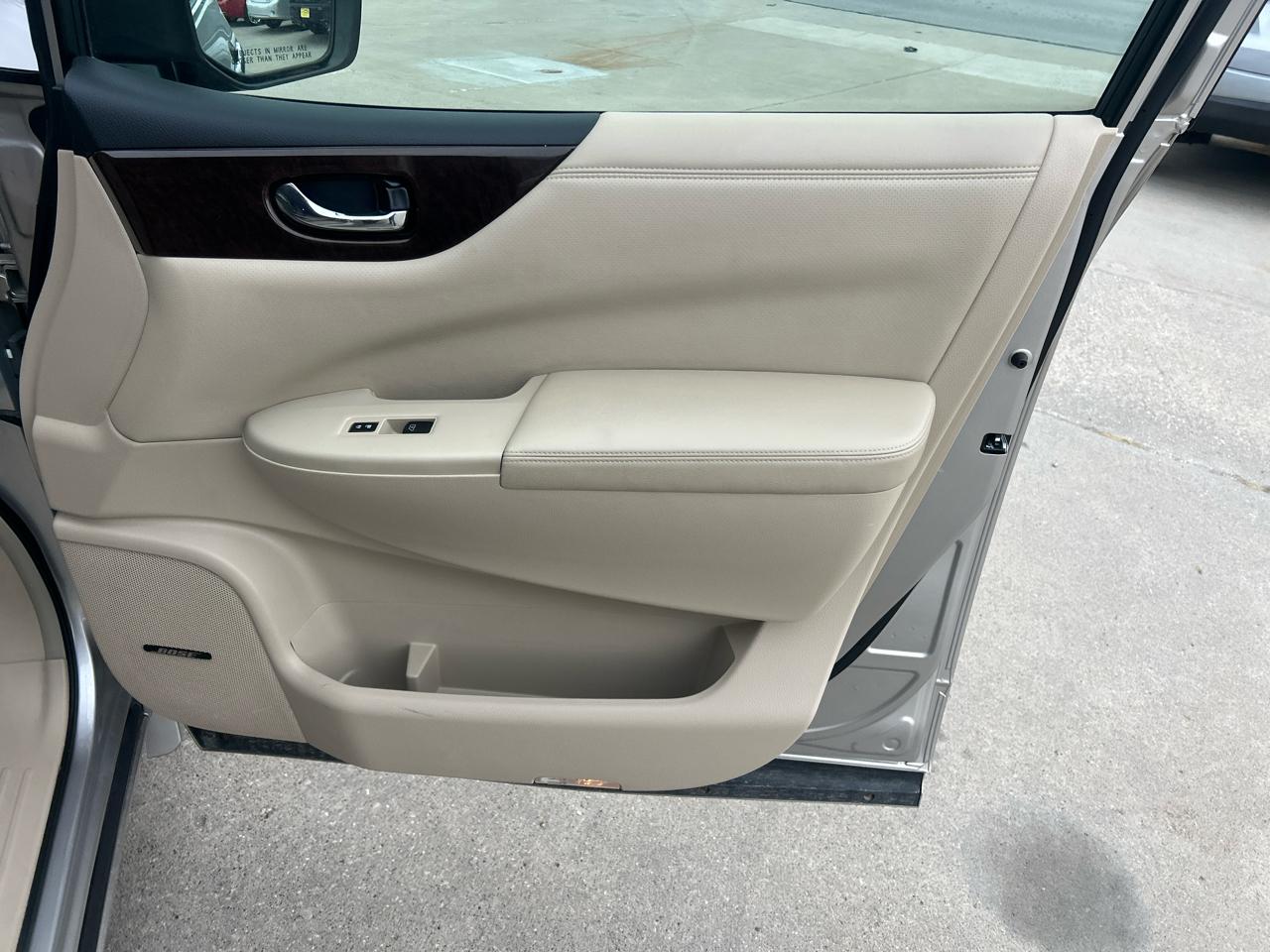 Nissan Quest 4dr LE 2012