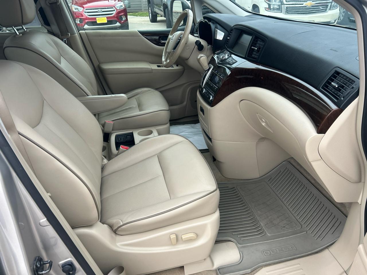 Nissan Quest 4dr LE 2012