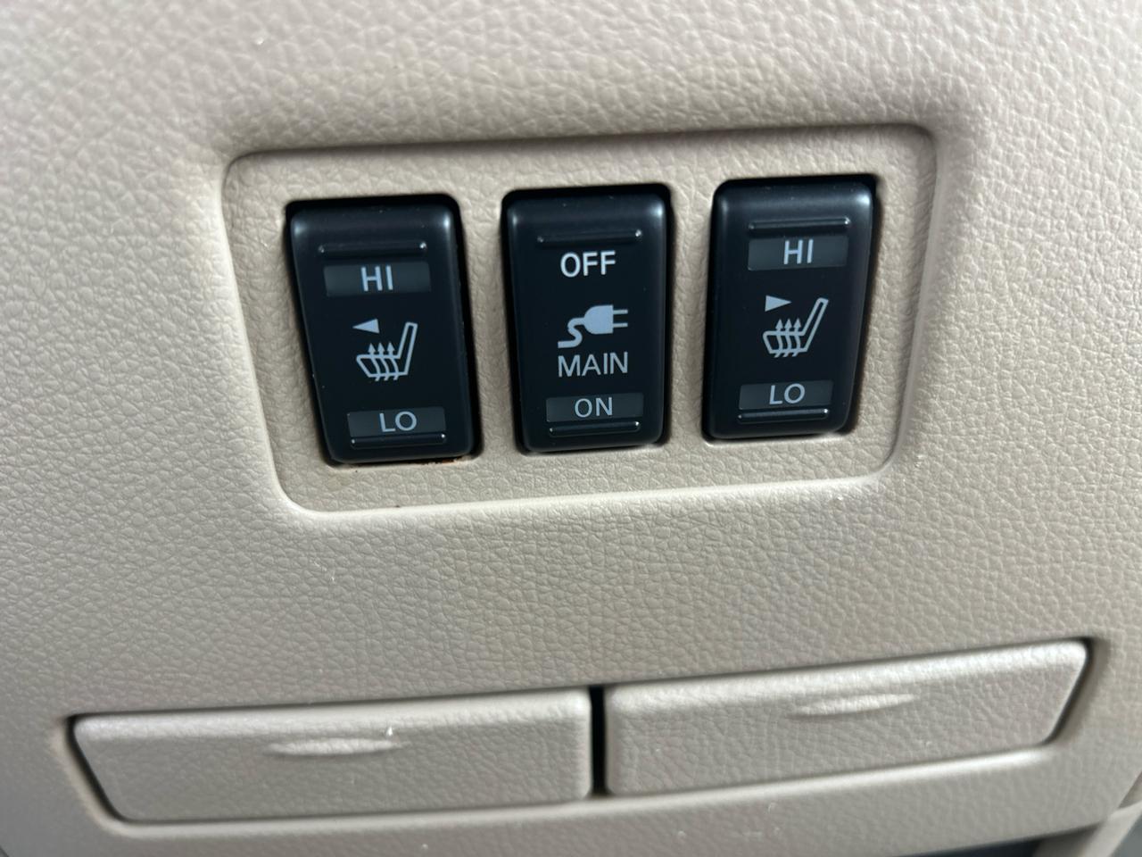 Nissan Quest 4dr LE 2012