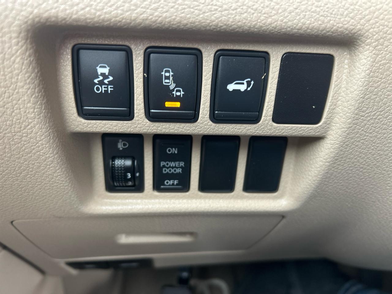 Nissan Quest 4dr LE 2012