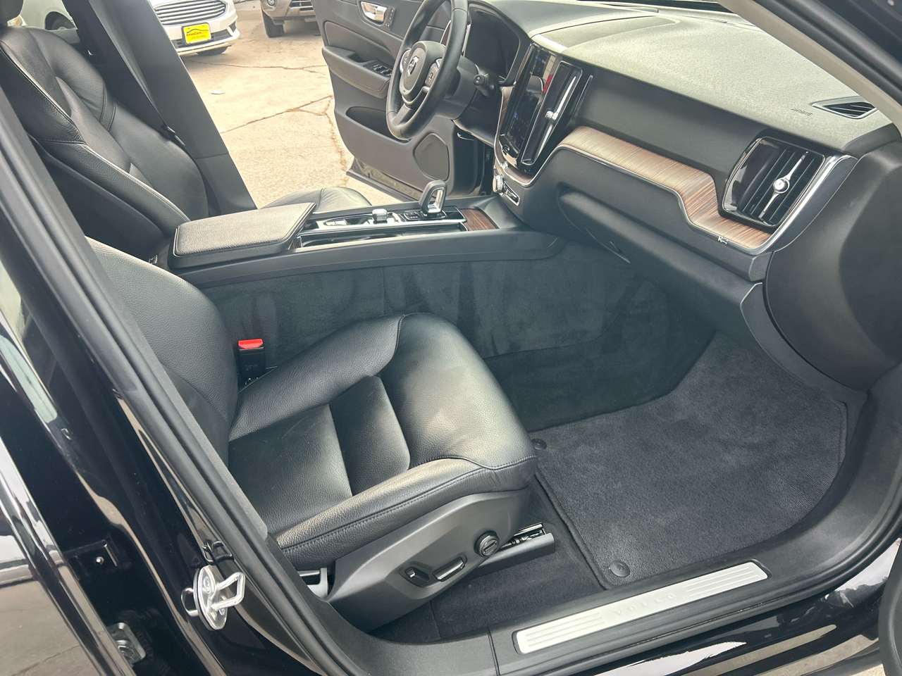 Volvo XC60 B5 AWD Momentum 2022