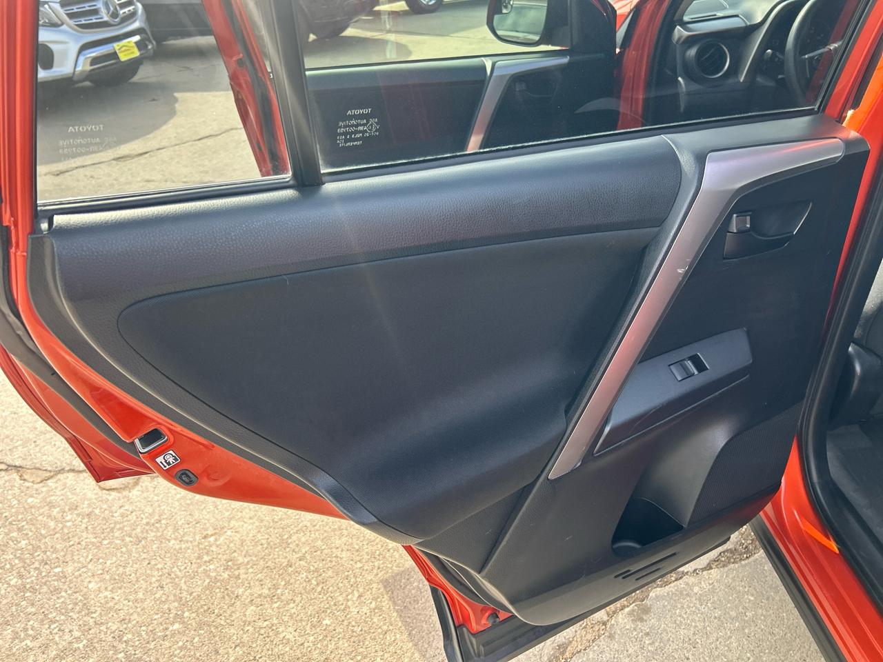 Toyota RAV4 AWD 4dr LE (Natl) 2016