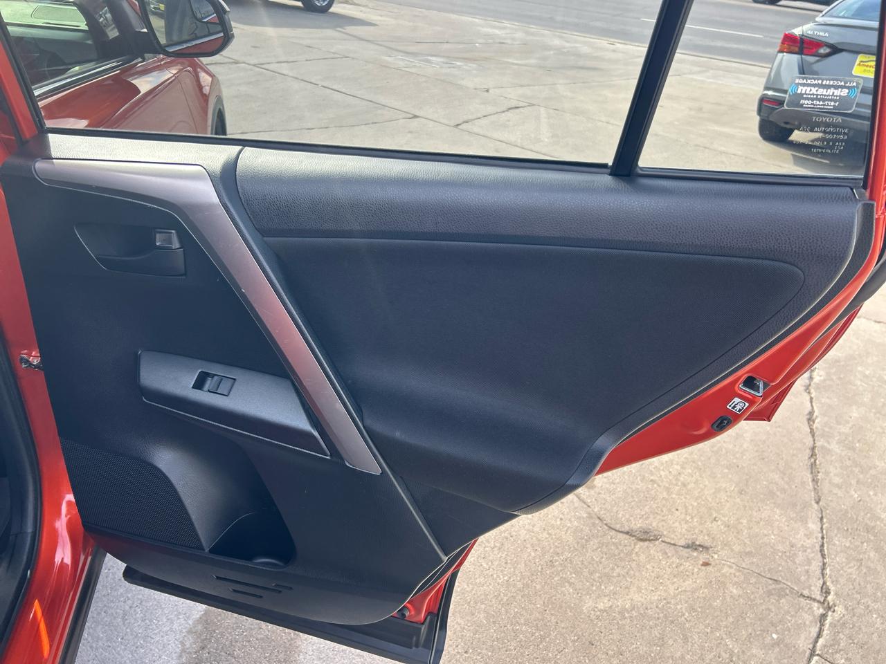 Toyota RAV4 AWD 4dr LE (Natl) 2016