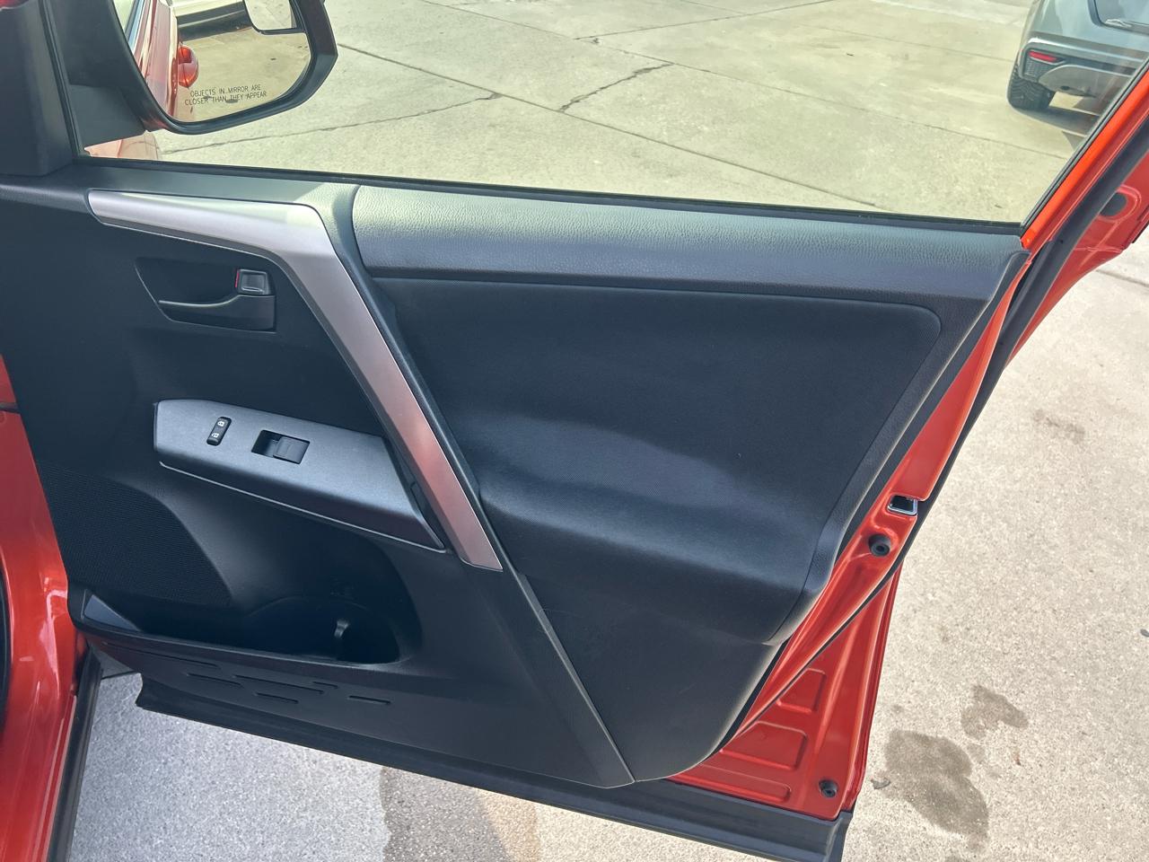 Toyota RAV4 AWD 4dr LE (Natl) 2016