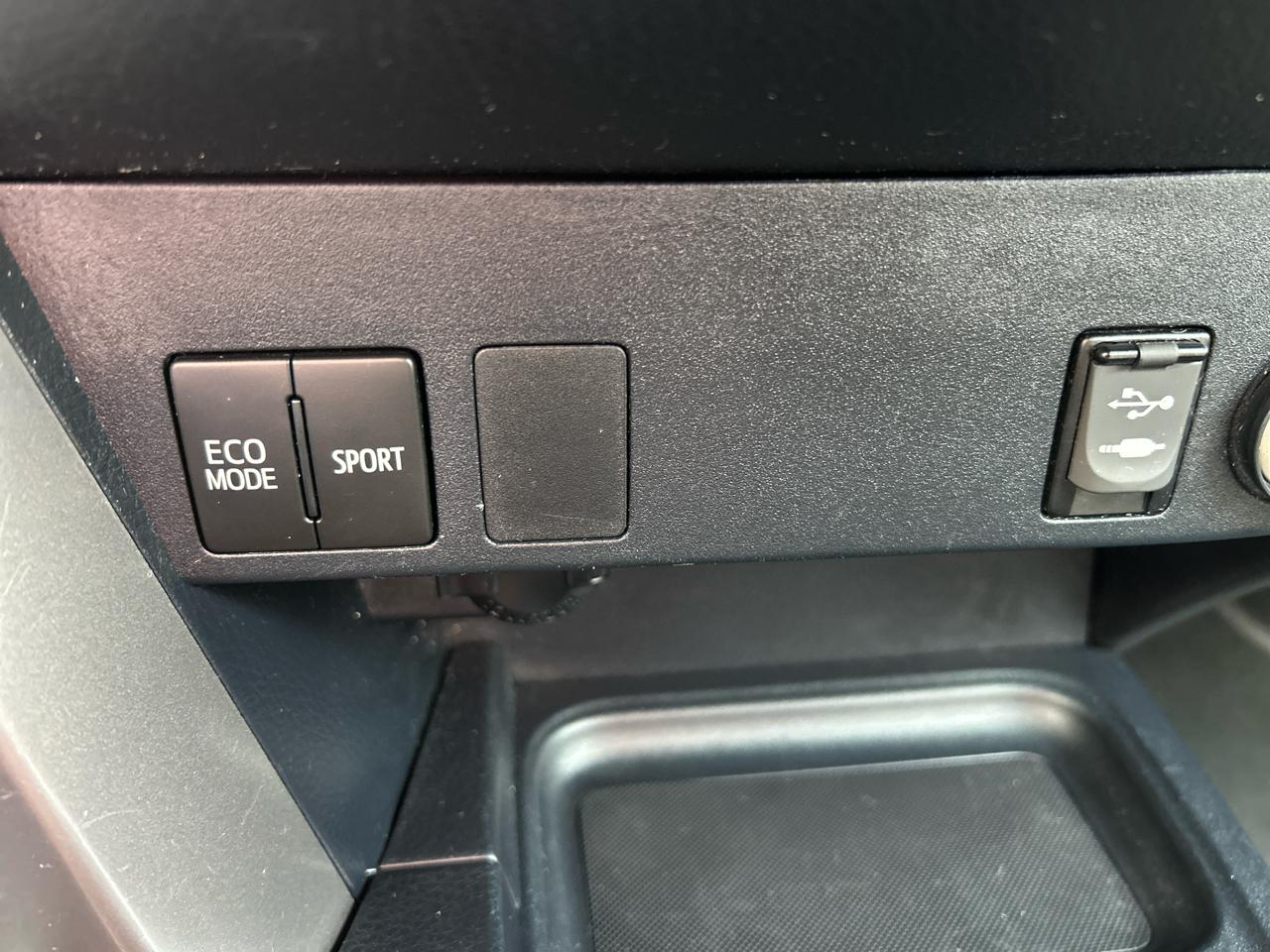 Toyota RAV4 AWD 4dr LE (Natl) 2016