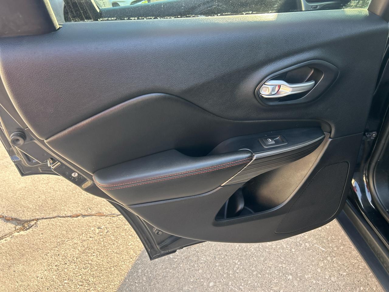 Jeep Cherokee 4WD 4dr Trailhawk 2016