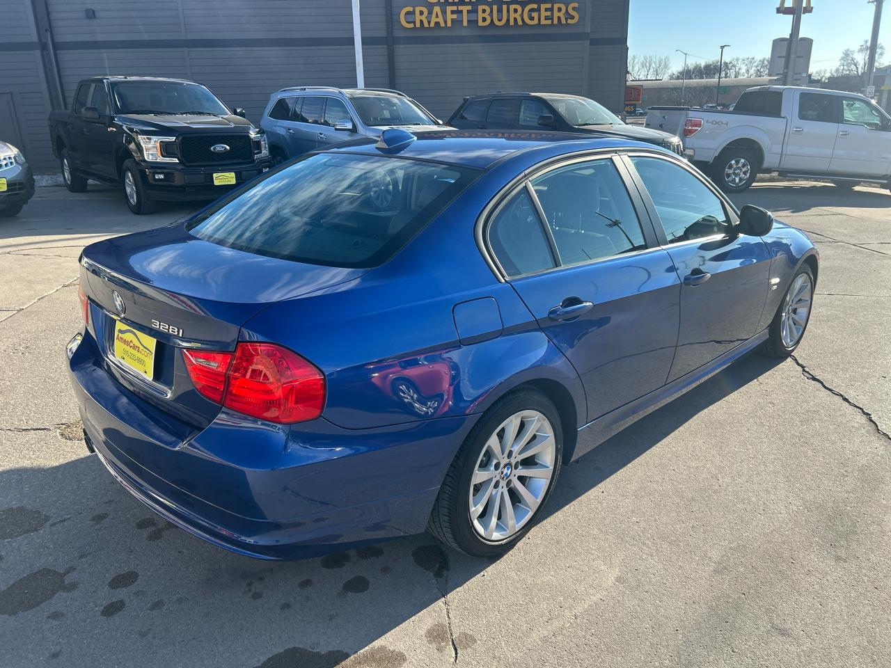 BMW 3 Series 4dr Sdn 328i xDrive AWD 2011