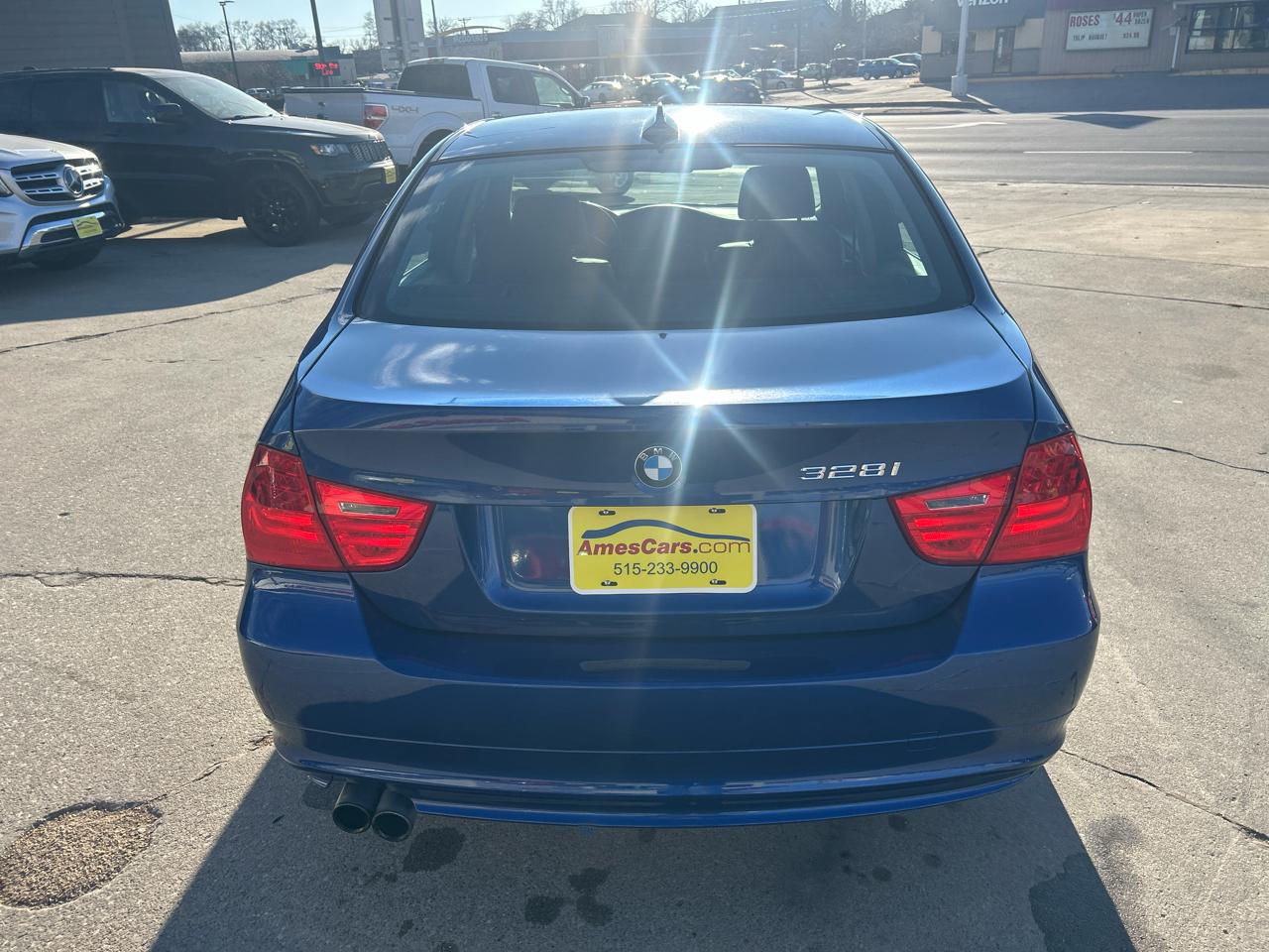 BMW 3 Series 4dr Sdn 328i xDrive AWD 2011