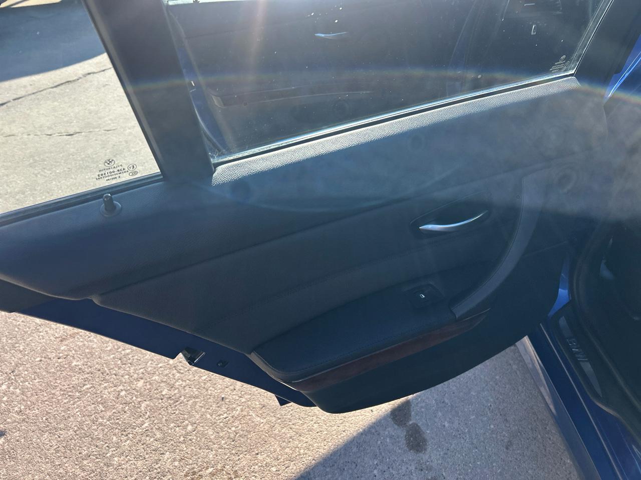 BMW 3 Series 4dr Sdn 328i xDrive AWD 2011