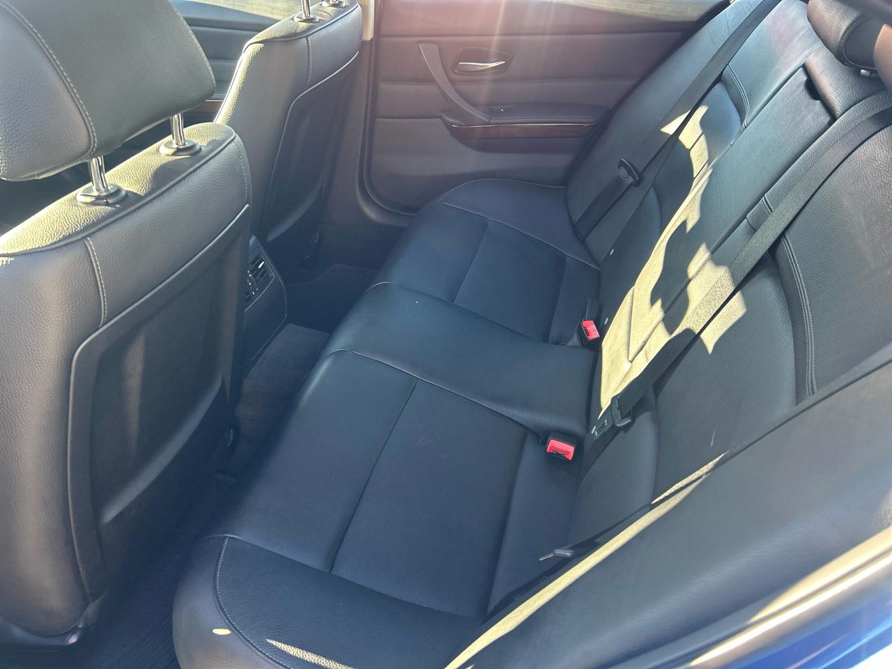 BMW 3 Series 4dr Sdn 328i xDrive AWD 2011