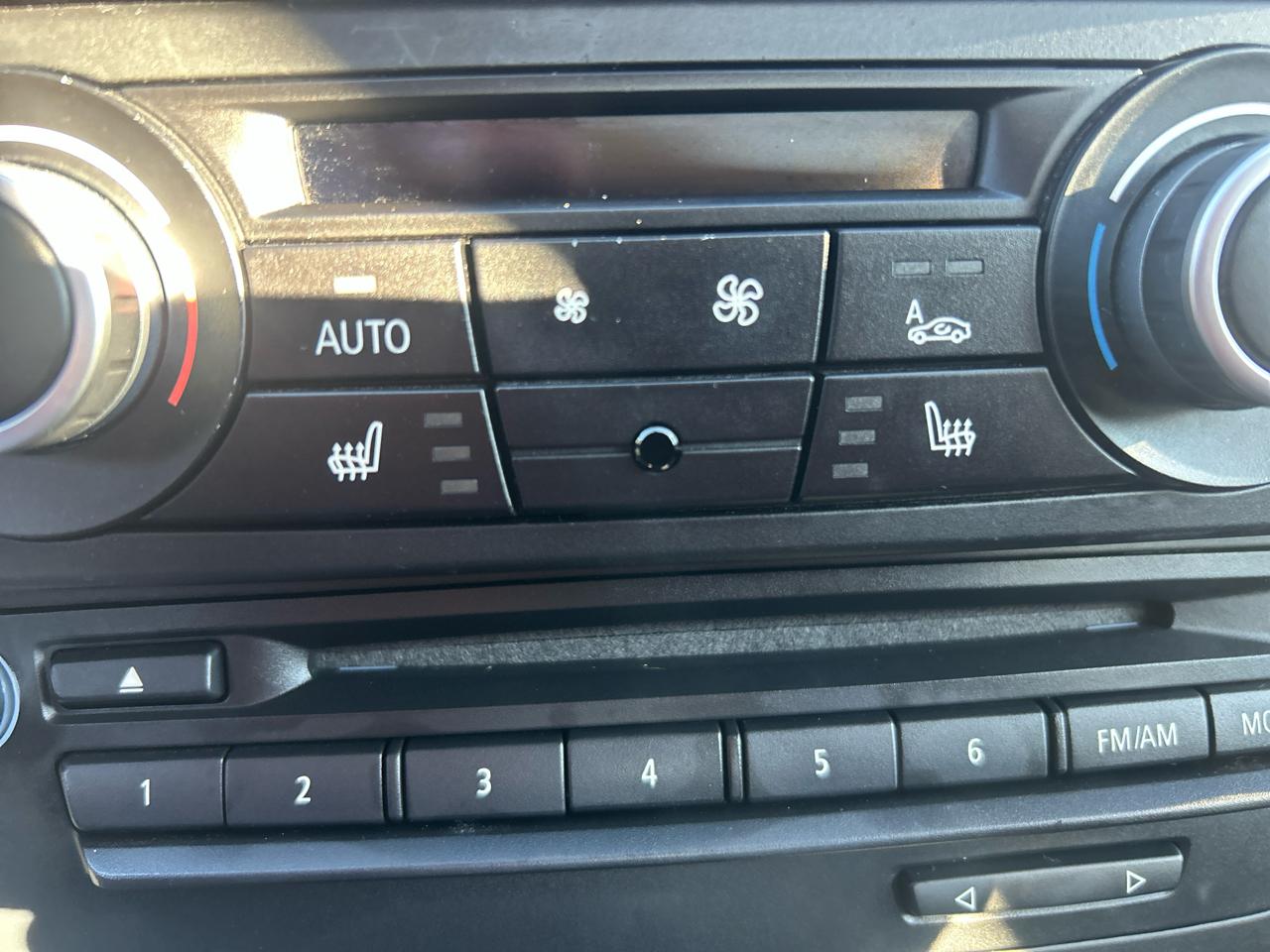 BMW 3 Series 4dr Sdn 328i xDrive AWD 2011