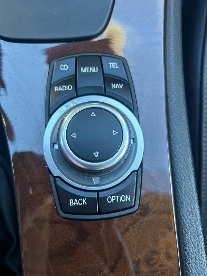 BMW 3 Series 4dr Sdn 328i xDrive AWD 2011