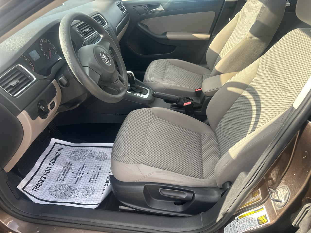 Volkswagen Jetta Sedan 4dr Auto S 2014