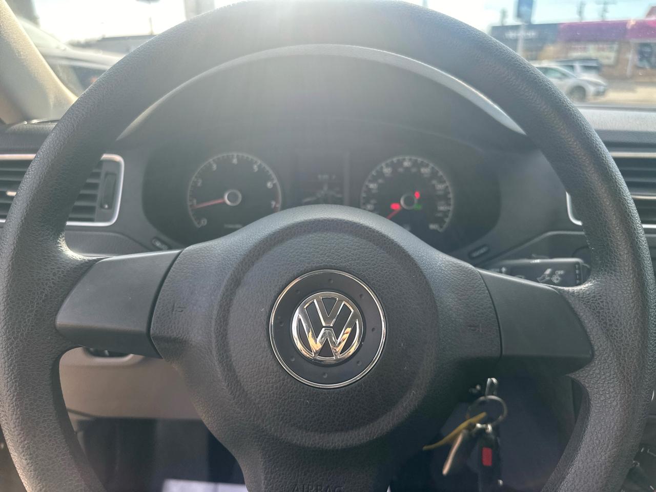 Volkswagen Jetta Sedan 4dr Auto S 2014