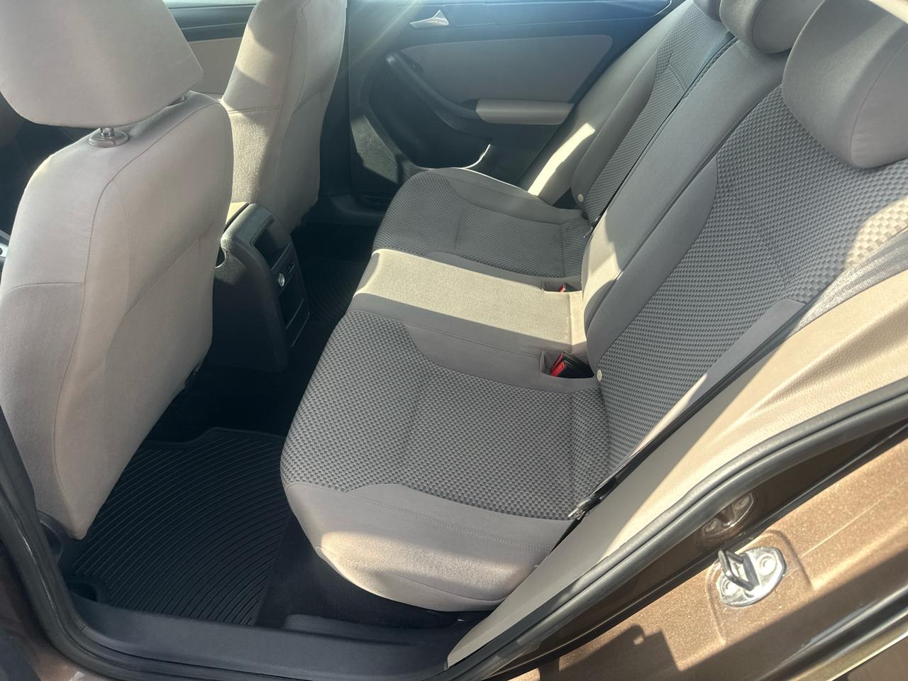 Volkswagen Jetta Sedan 4dr Auto S 2014