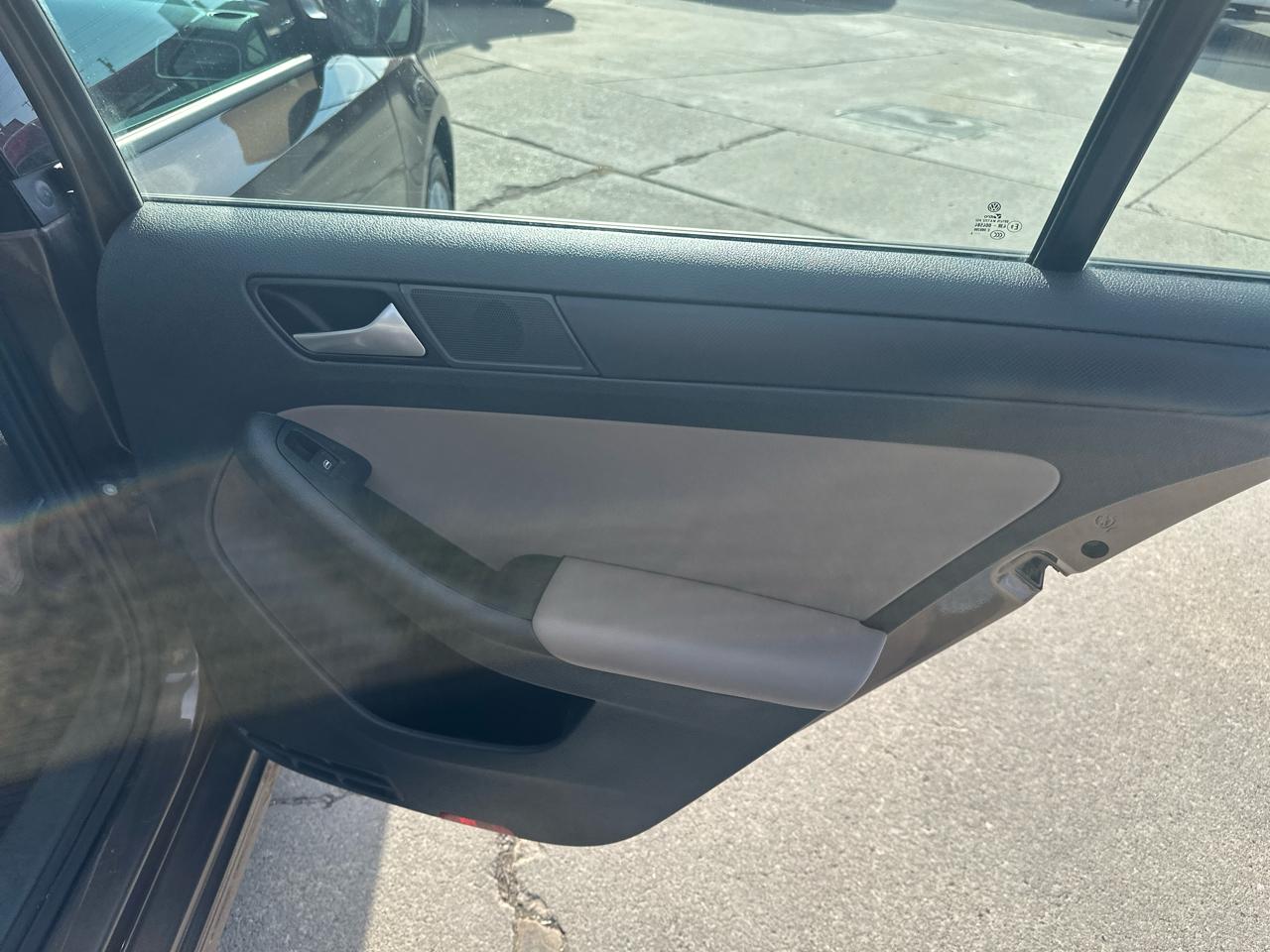 Volkswagen Jetta Sedan 4dr Auto S 2014