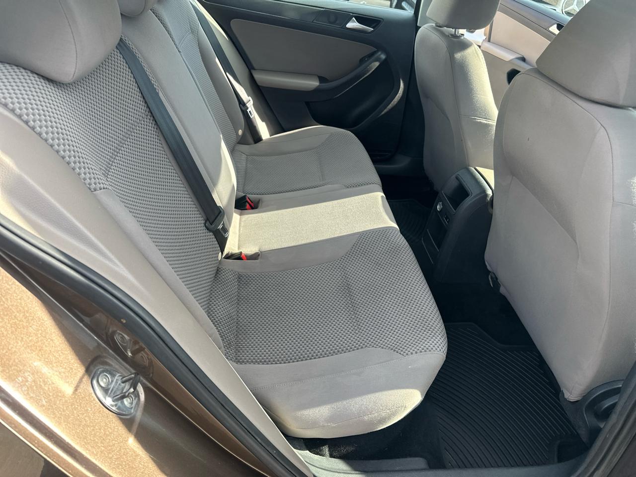 Volkswagen Jetta Sedan 4dr Auto S 2014