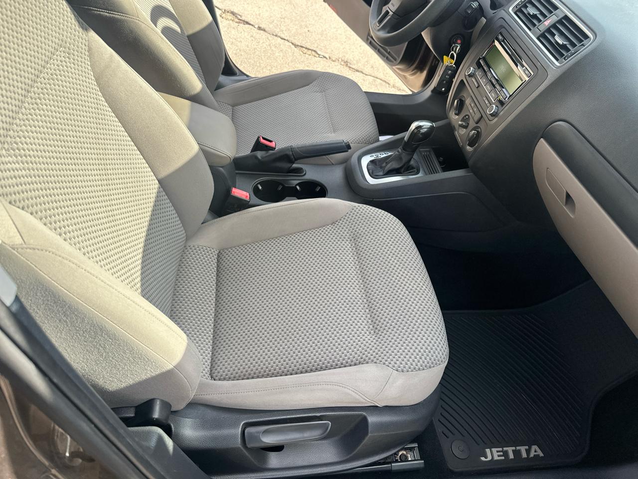 Volkswagen Jetta Sedan 4dr Auto S 2014