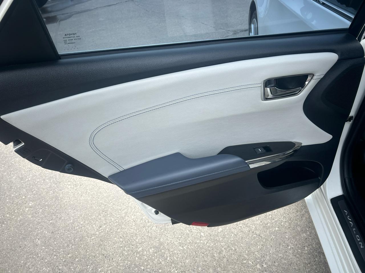 Toyota Avalon 4dr Sdn XLE Premium (Natl) 2014