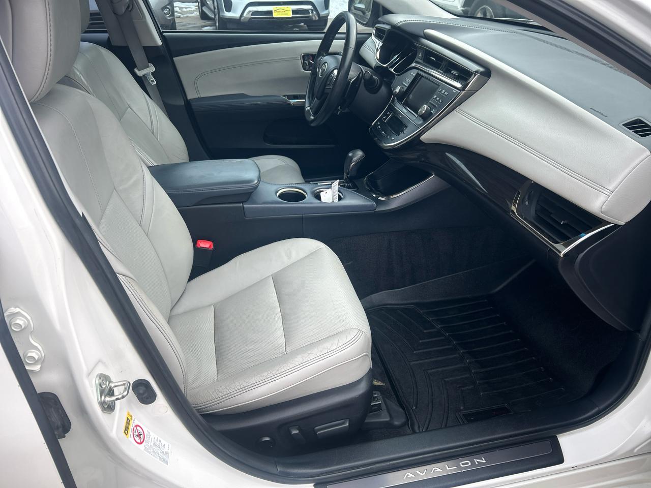 Toyota Avalon 4dr Sdn XLE Premium (Natl) 2014