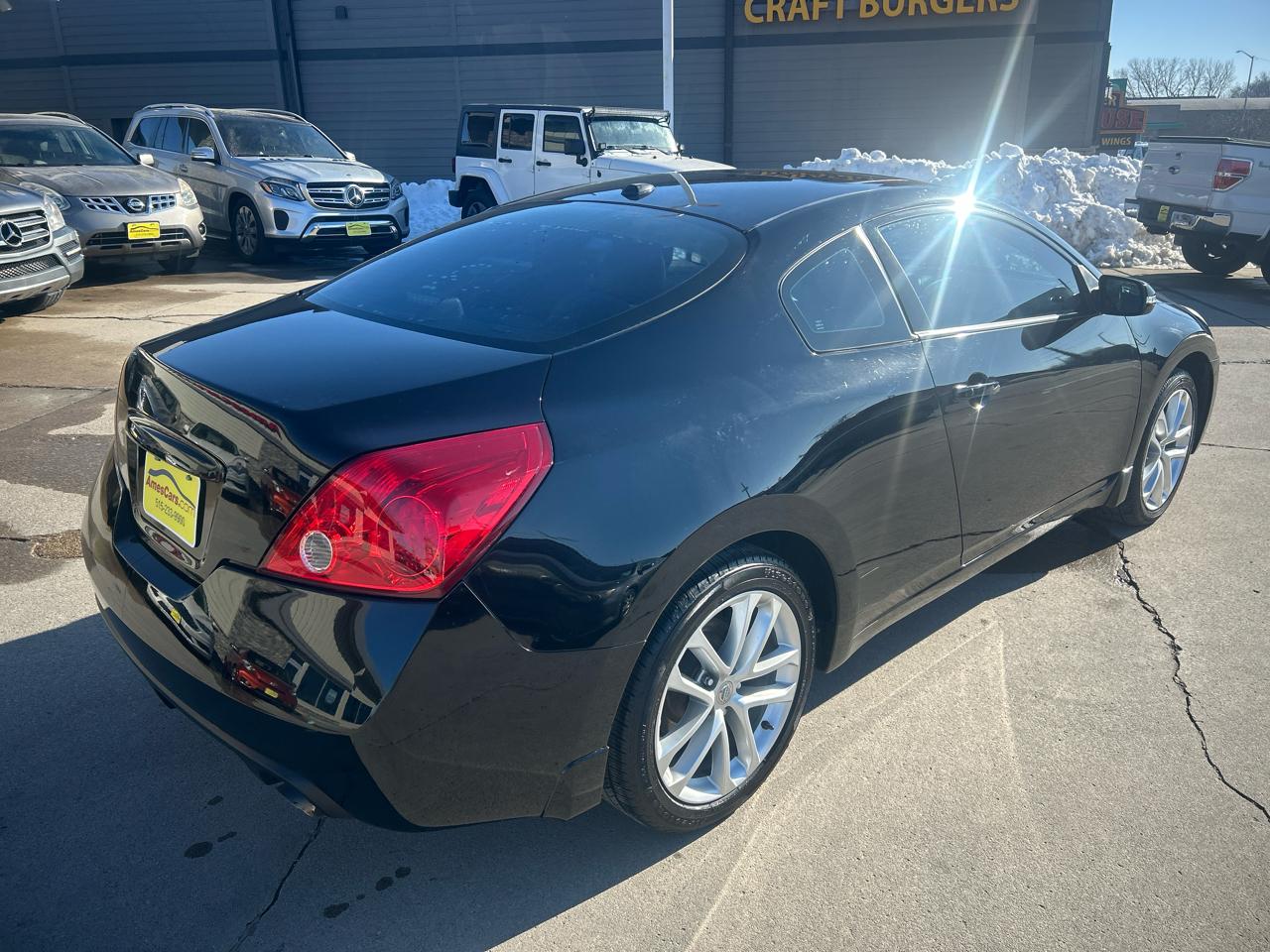 Nissan Altima 2dr Cpe V6 Man 3.5 SE 2009