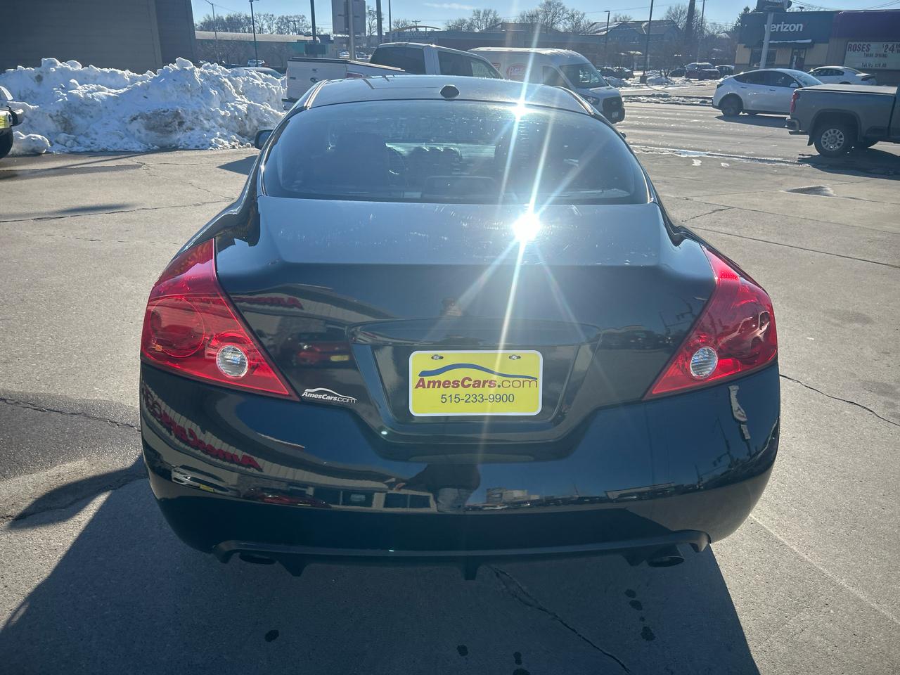 Nissan Altima 2dr Cpe V6 Man 3.5 SE 2009