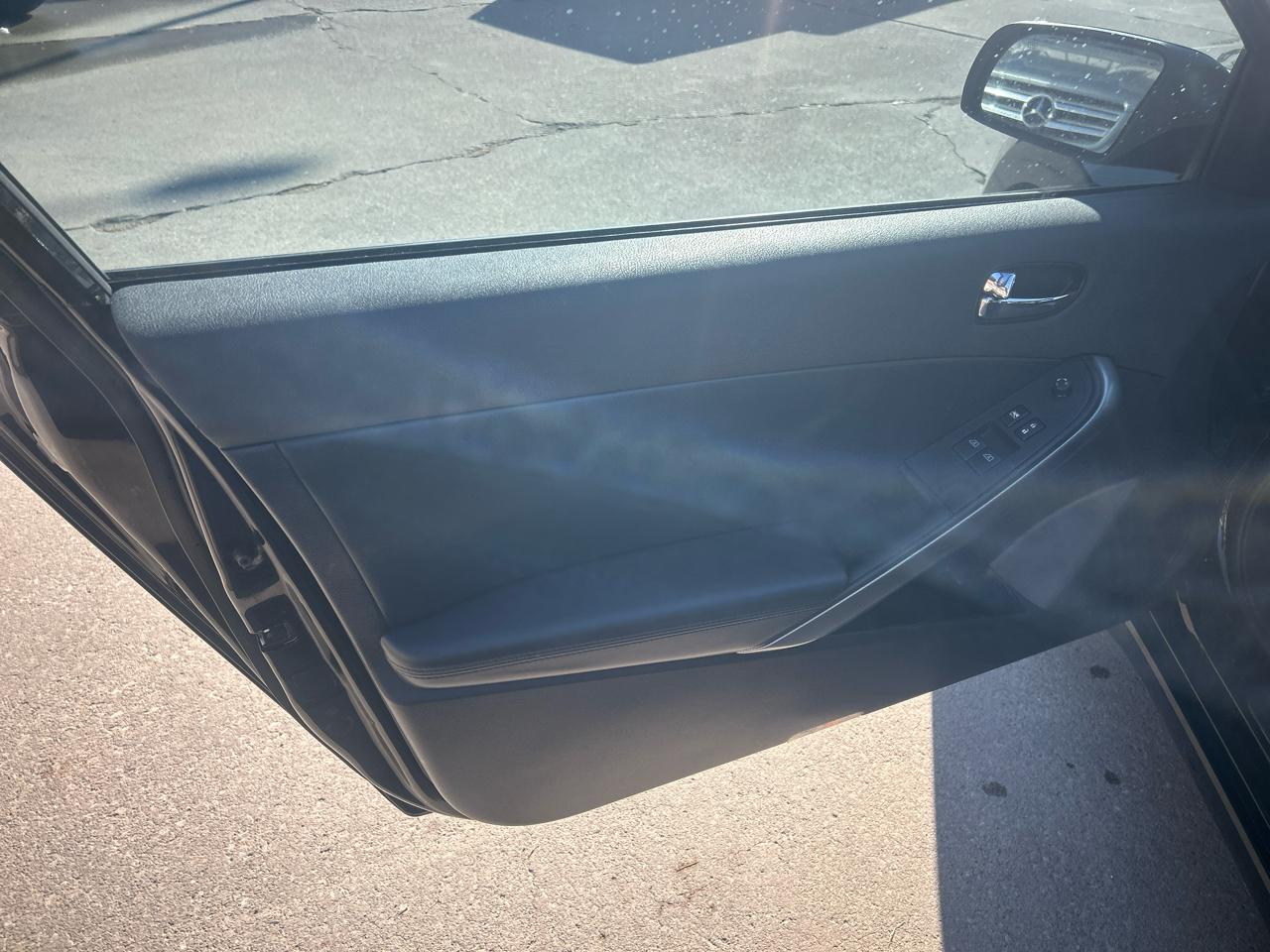 Nissan Altima 2dr Cpe V6 Man 3.5 SE 2009