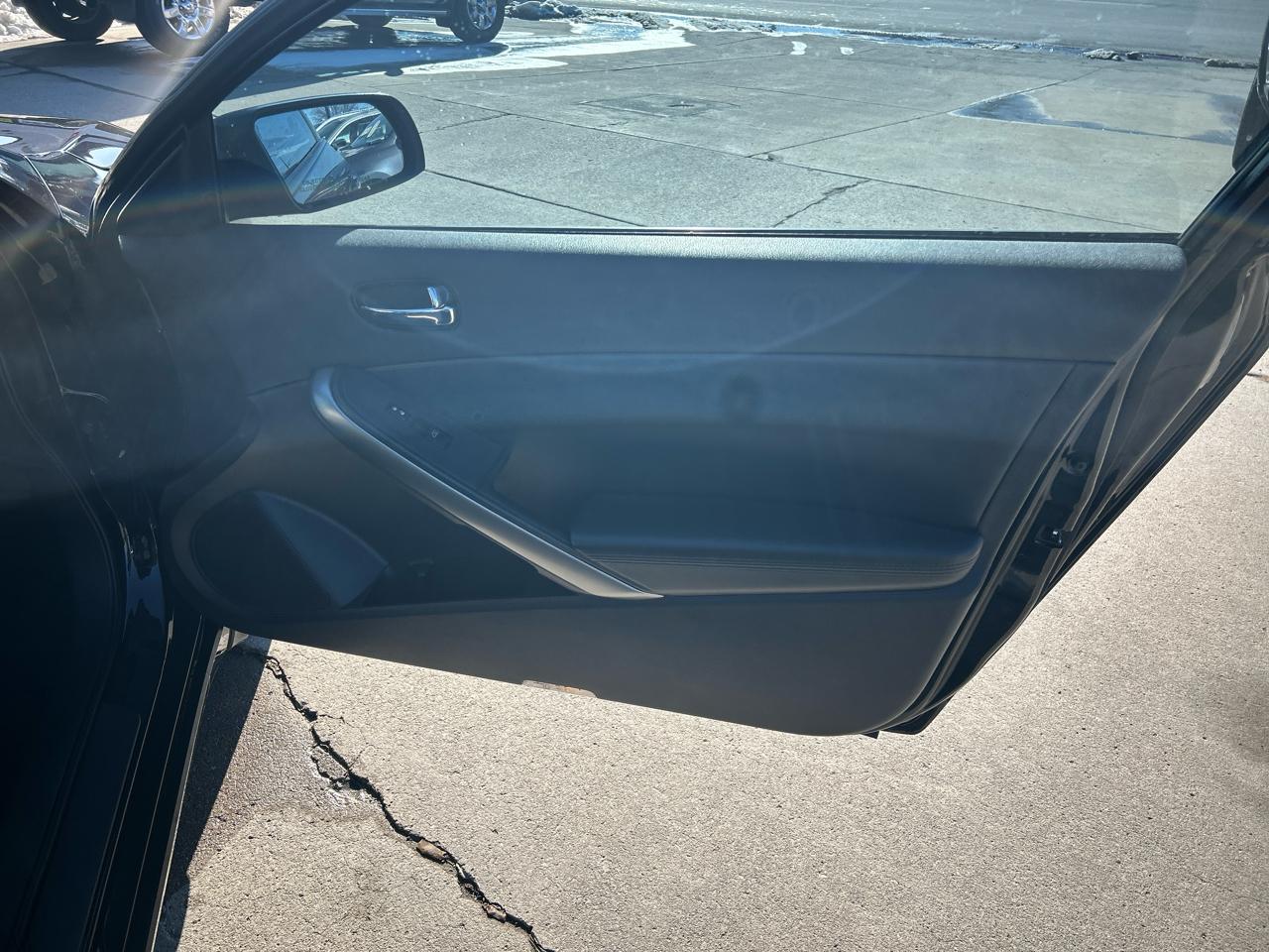 Nissan Altima 2dr Cpe V6 Man 3.5 SE 2009