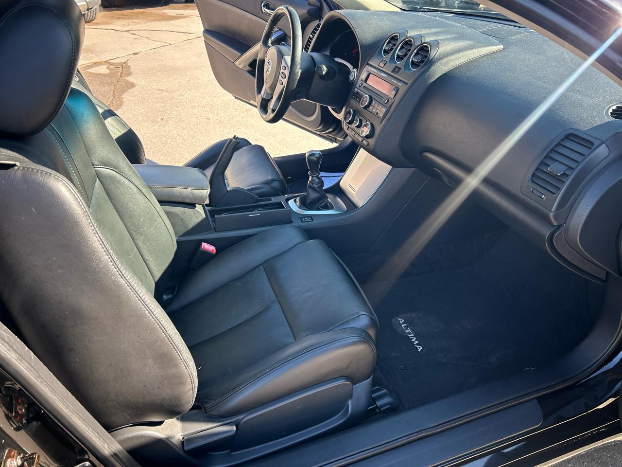 Nissan Altima 2dr Cpe V6 Man 3.5 SE 2009