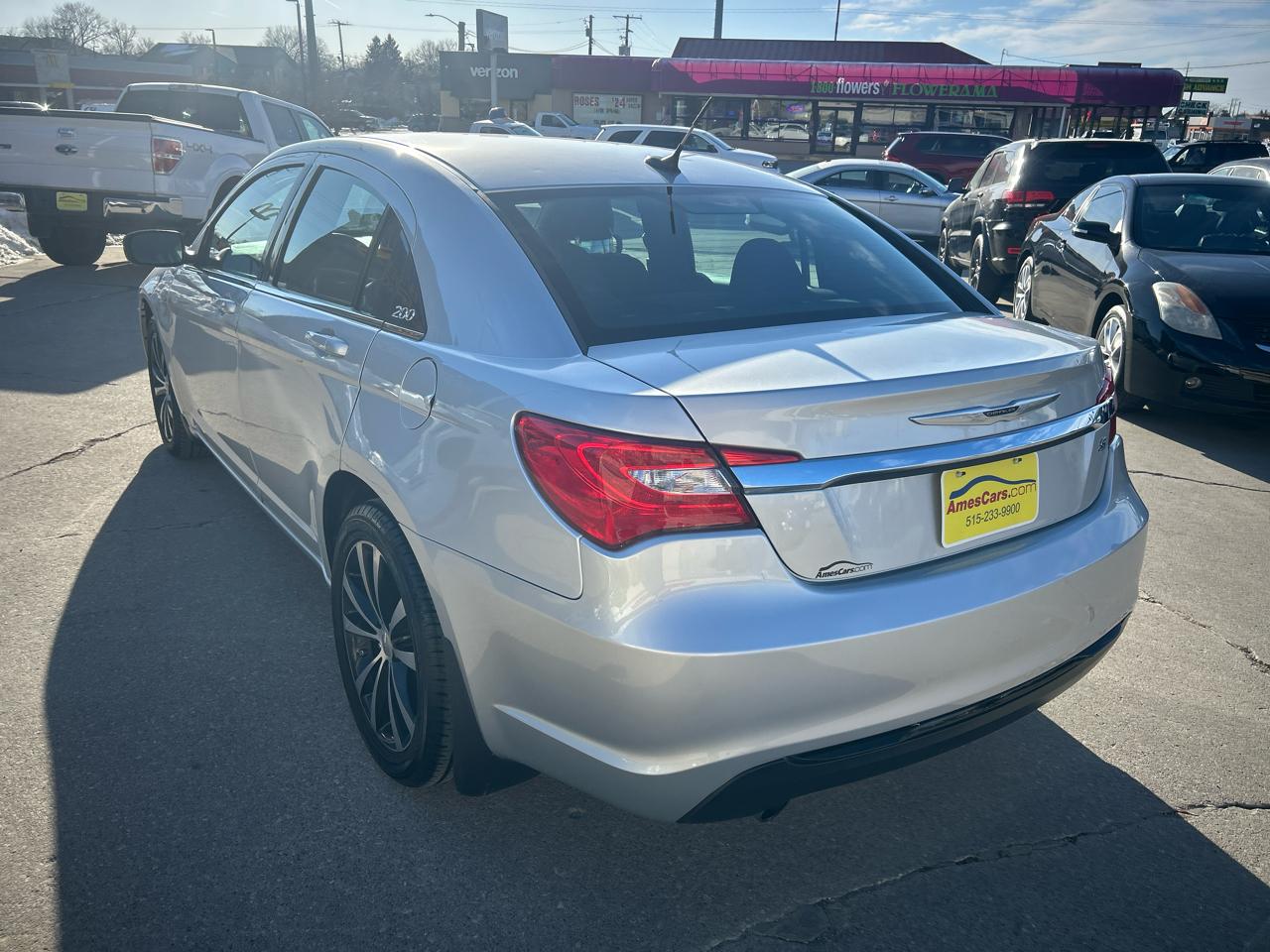 Chrysler 200 4dr Sdn Touring 2012