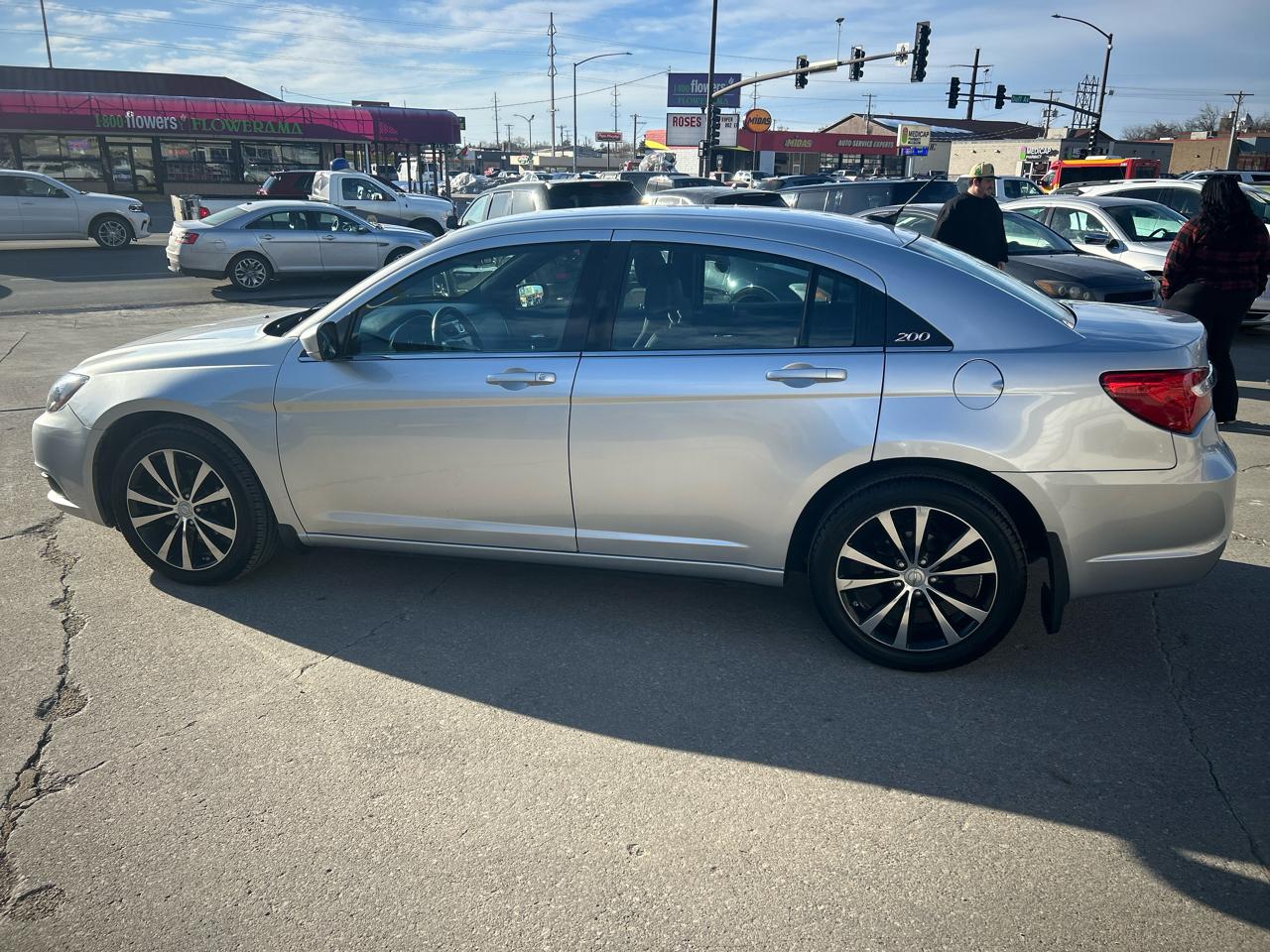 Chrysler 200 4dr Sdn Touring 2012