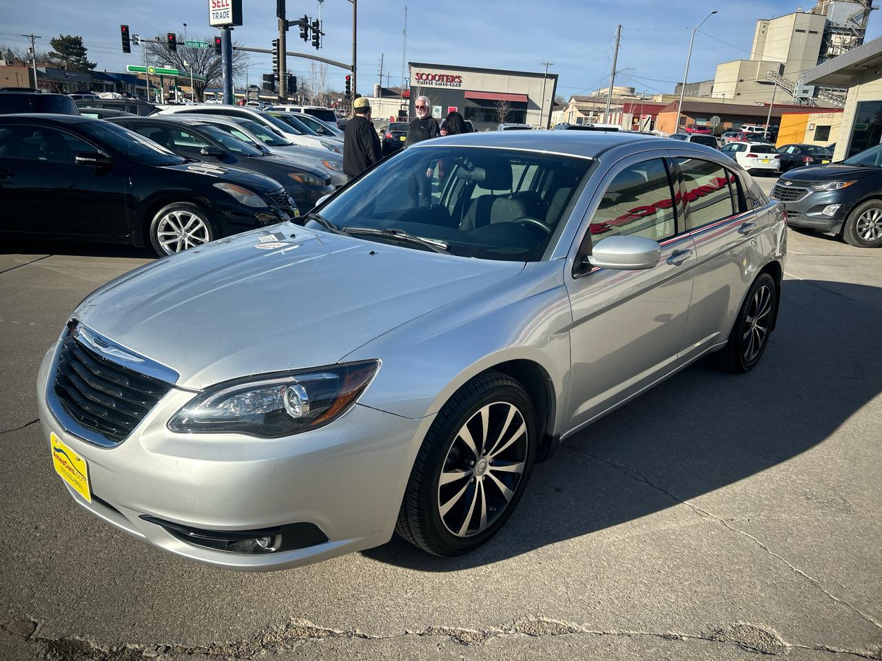 Chrysler 200 4dr Sdn Touring 2012