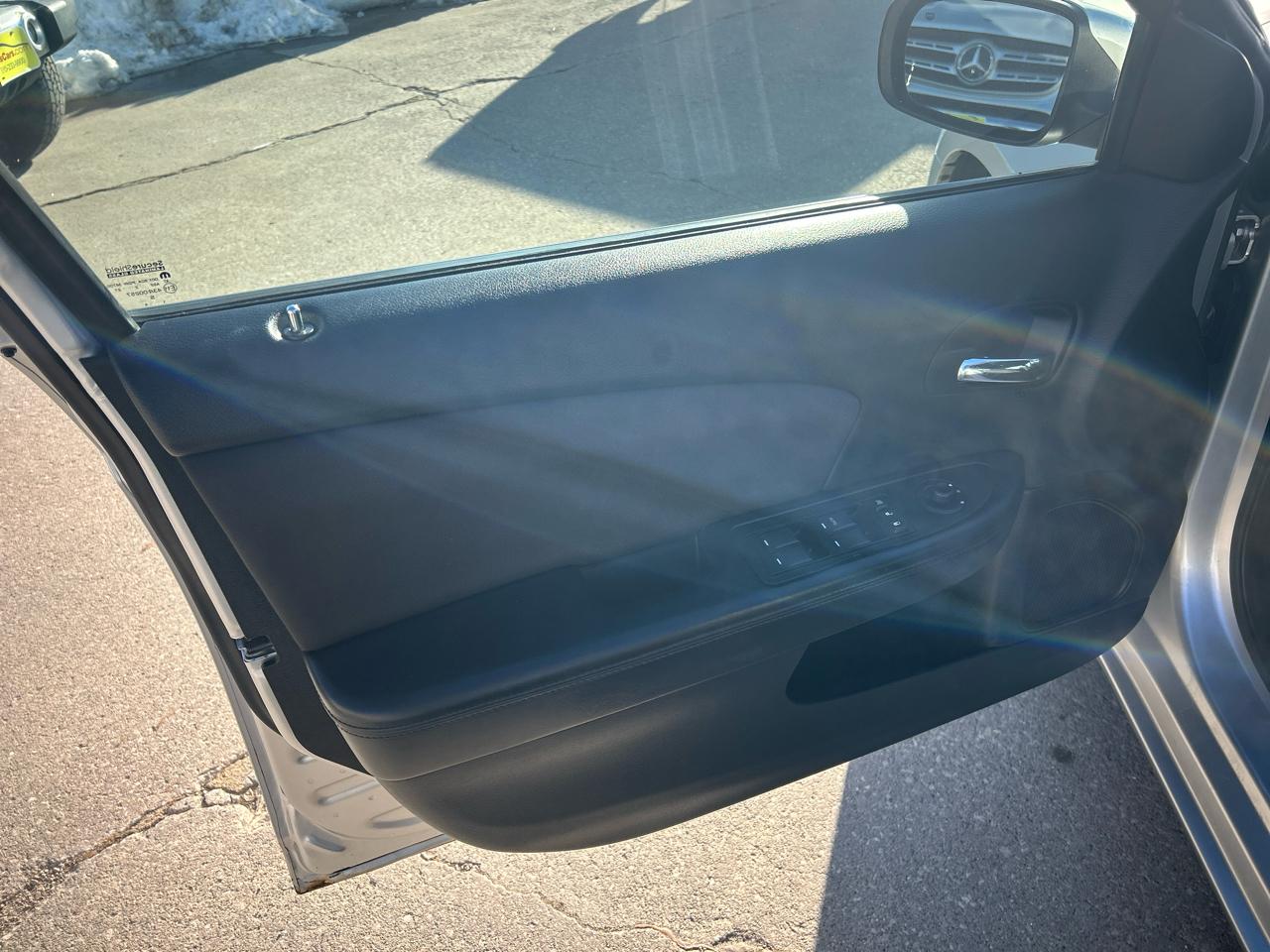 Chrysler 200 4dr Sdn Touring 2012