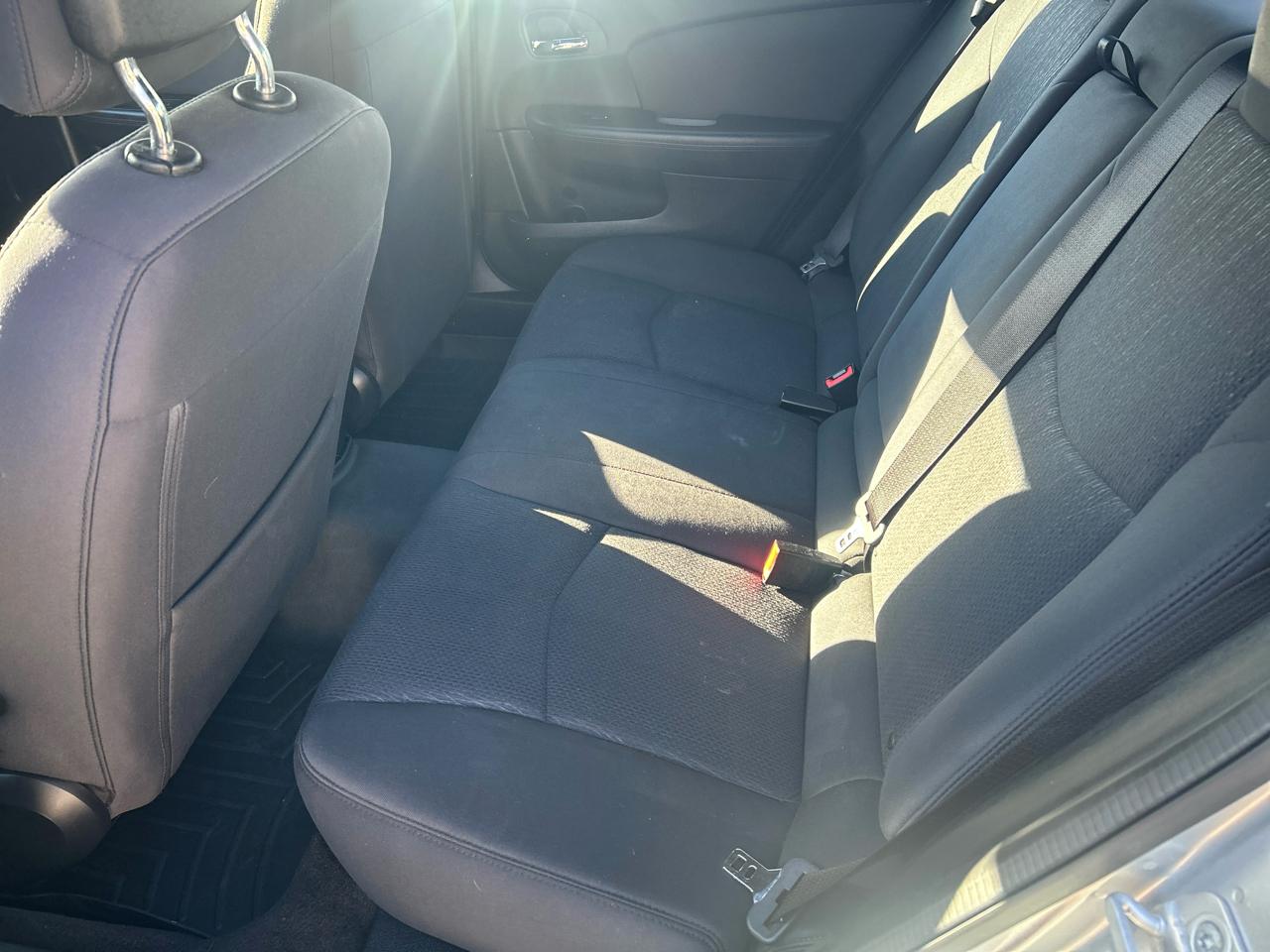 Chrysler 200 4dr Sdn Touring 2012