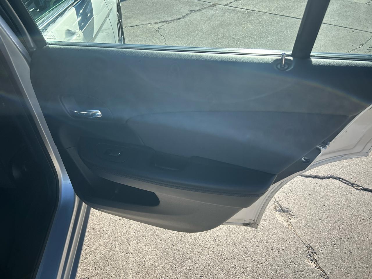 Chrysler 200 4dr Sdn Touring 2012