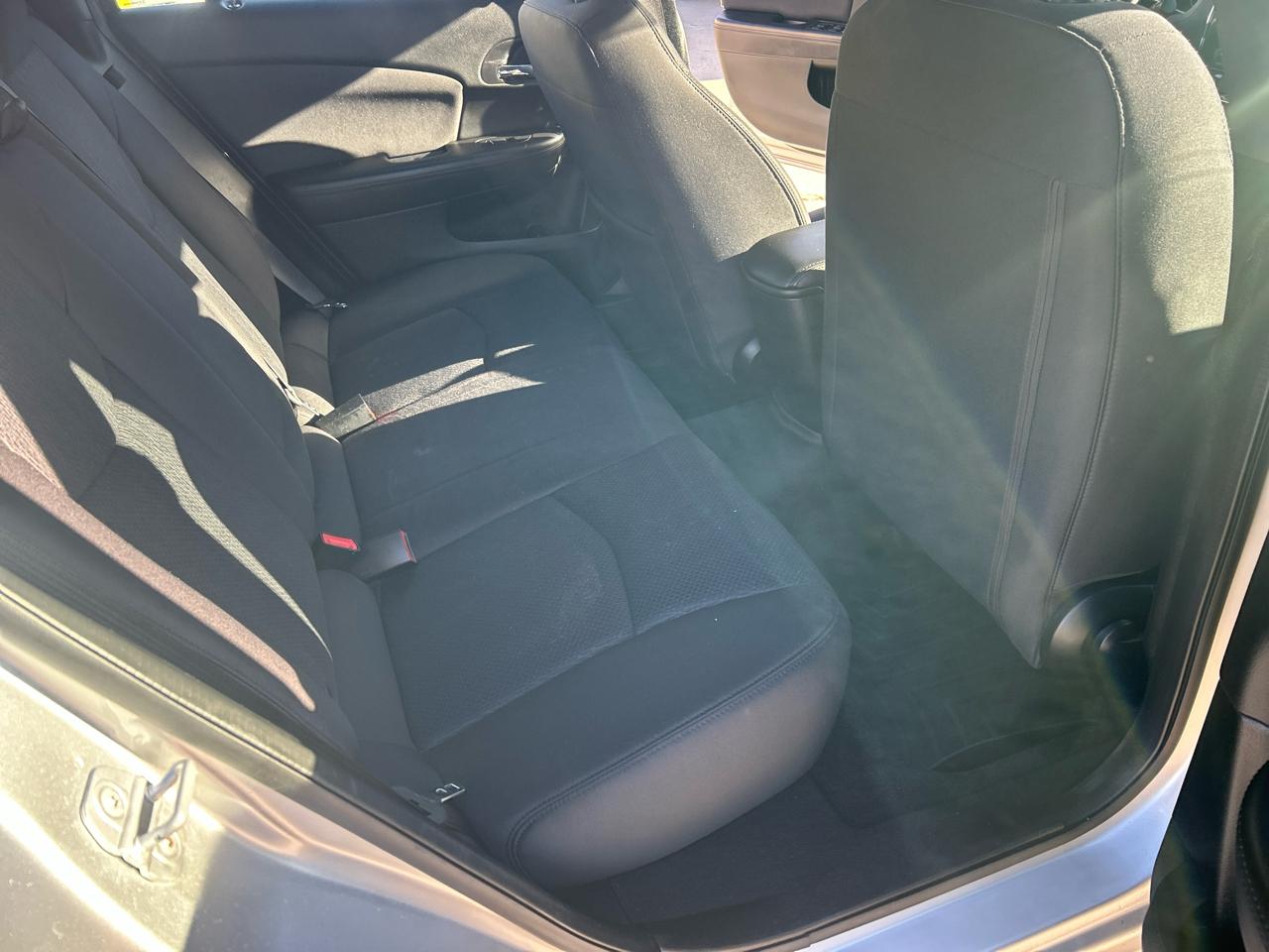 Chrysler 200 4dr Sdn Touring 2012