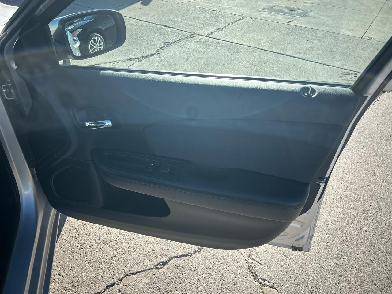 Chrysler 200 4dr Sdn Touring 2012