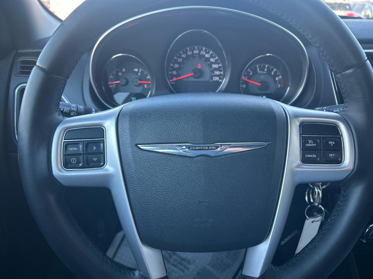 Chrysler 200 4dr Sdn Touring 2012