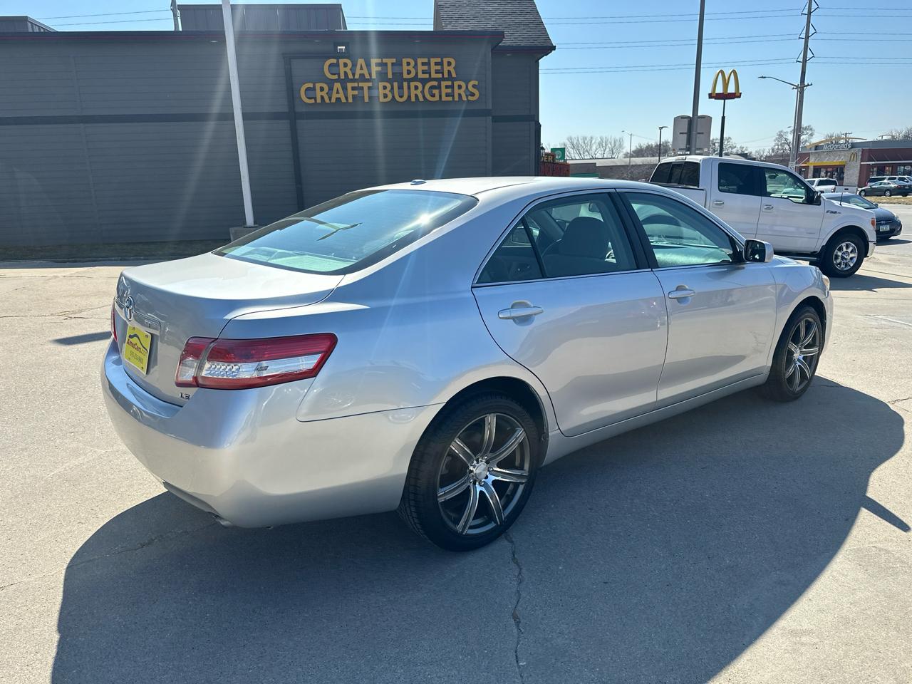 Toyota Camry 4dr Sdn I4 Auto LE (Natl) 2011