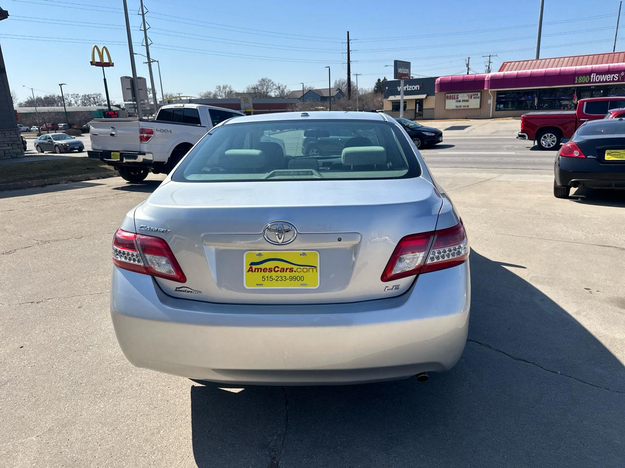 Toyota Camry 4dr Sdn I4 Auto LE (Natl) 2011