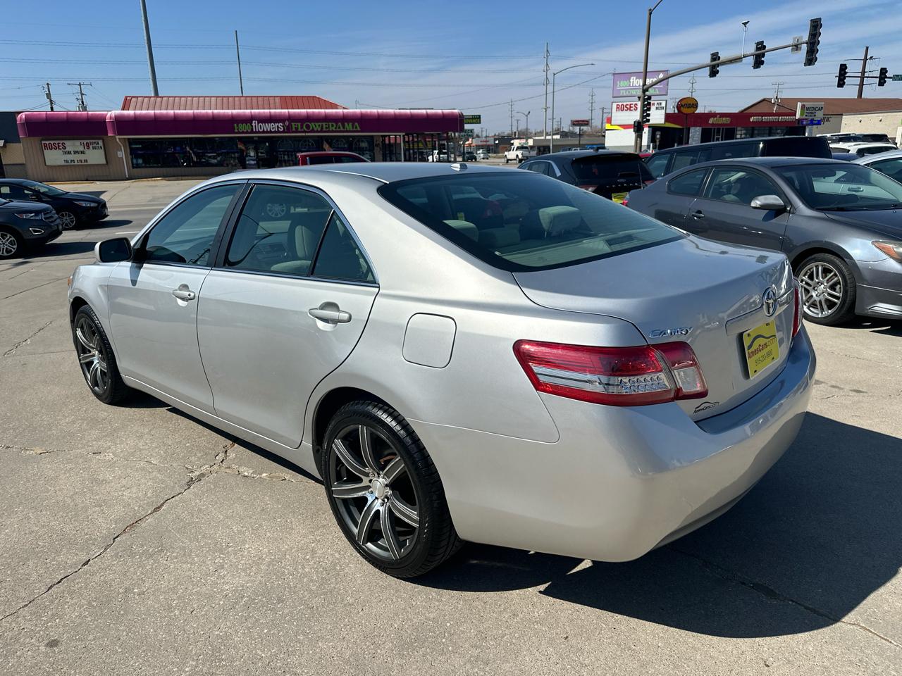 Toyota Camry 4dr Sdn I4 Auto LE (Natl) 2011
