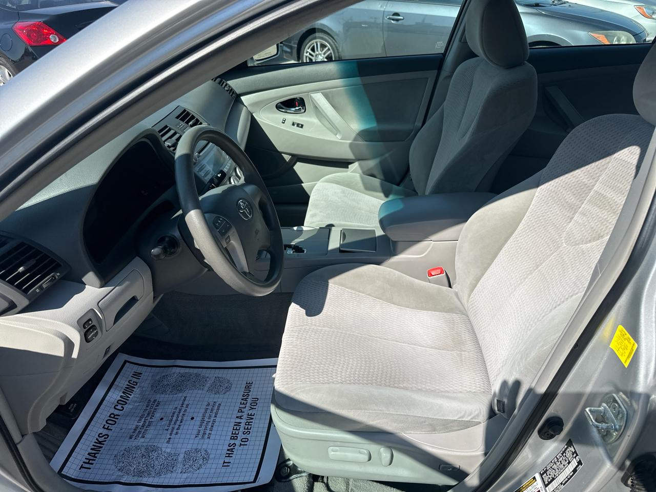 Toyota Camry 4dr Sdn I4 Auto LE (Natl) 2011