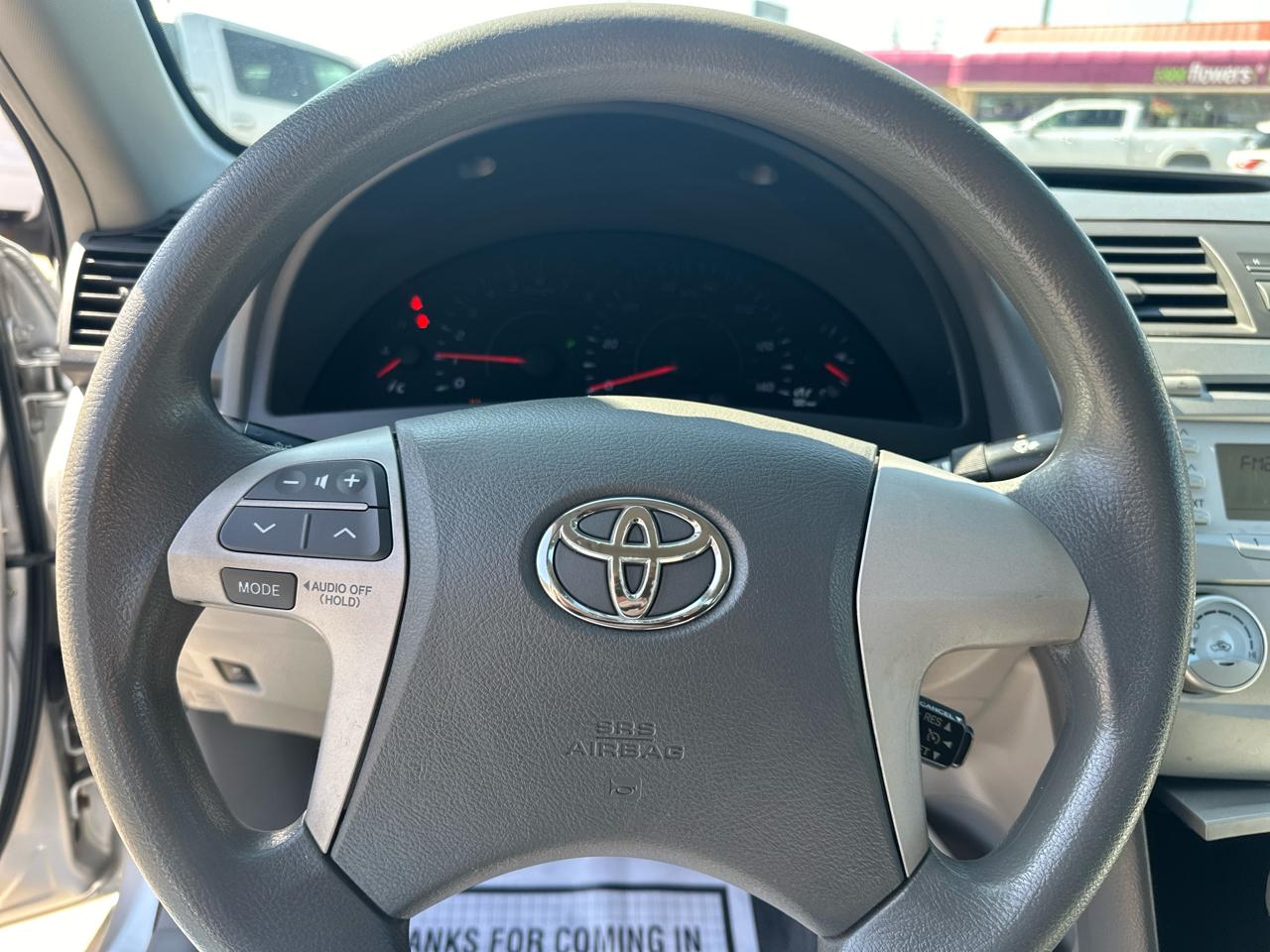 Toyota Camry 4dr Sdn I4 Auto LE (Natl) 2011