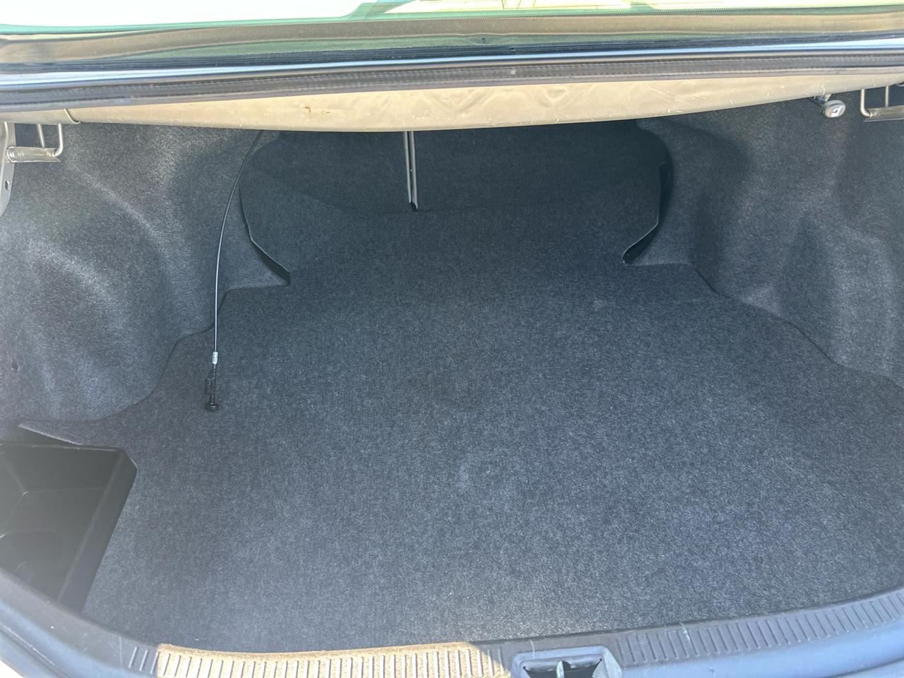 Toyota Camry 4dr Sdn I4 Auto LE (Natl) 2011