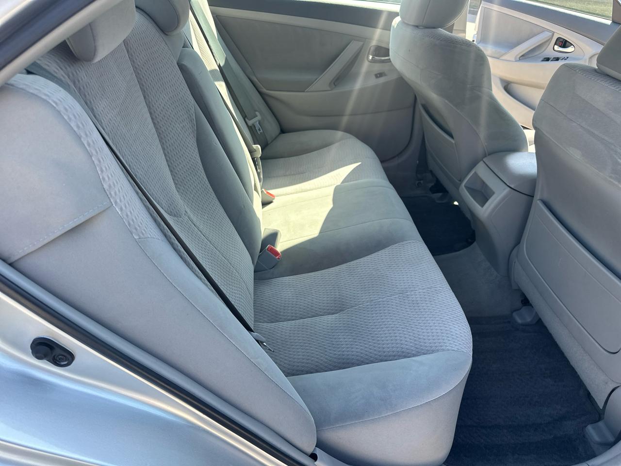 Toyota Camry 4dr Sdn I4 Auto LE (Natl) 2011