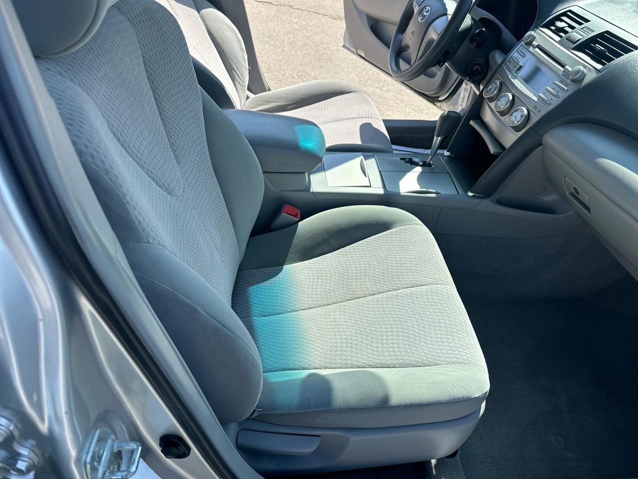 Toyota Camry 4dr Sdn I4 Auto LE (Natl) 2011