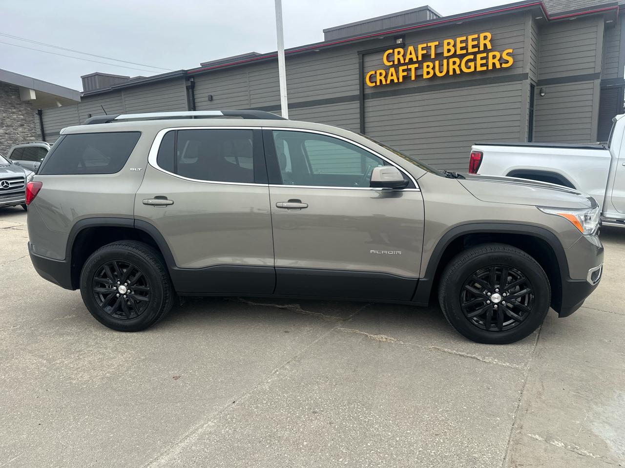 GMC Acadia FWD 4dr SLT w/SLT-1 2019