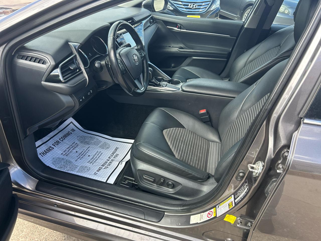 Toyota Camry XLE Auto (Natl) 2019