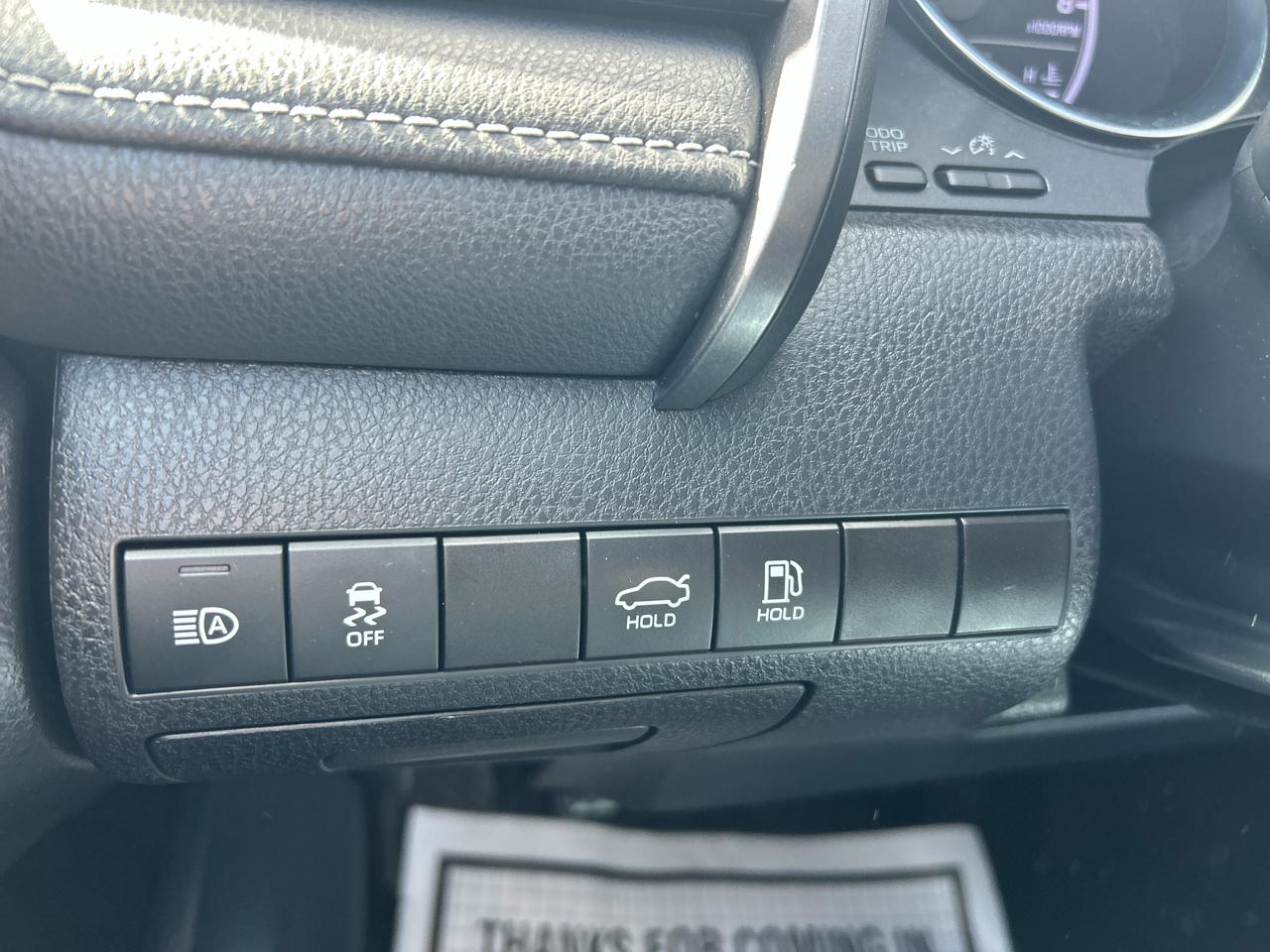 Toyota Camry XLE Auto (Natl) 2019