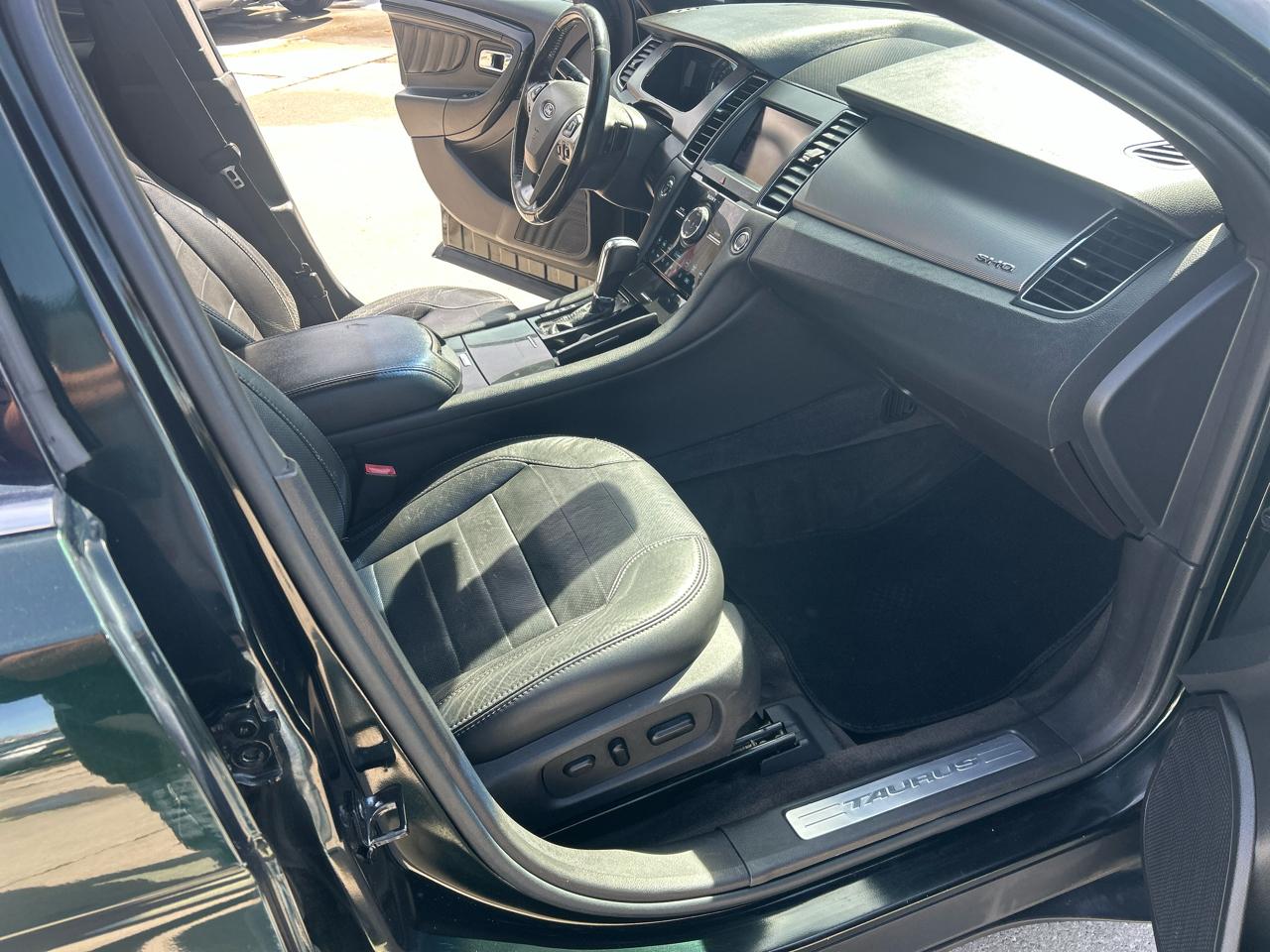 Ford Taurus 4dr Sdn SHO AWD 2013